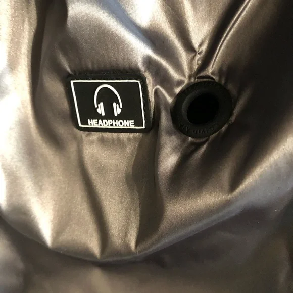 Calvin Klein Performance Vest. New without Tags - Picture 9 of 10